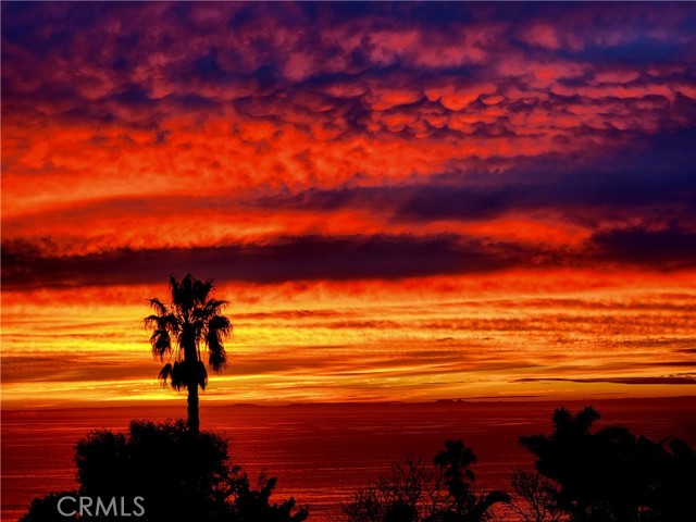 Detail Gallery Image 2 of 37 For 31844 8th Ave, Laguna Beach,  CA 92651 - 3 Beds | 2 Baths