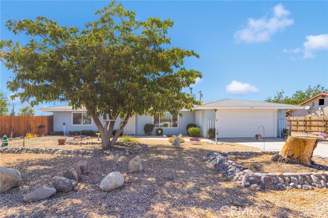 Detail Gallery Image 4 of 39 For 15192 Osage Rd, Apple Valley,  CA 92307 - 3 Beds | 2 Baths