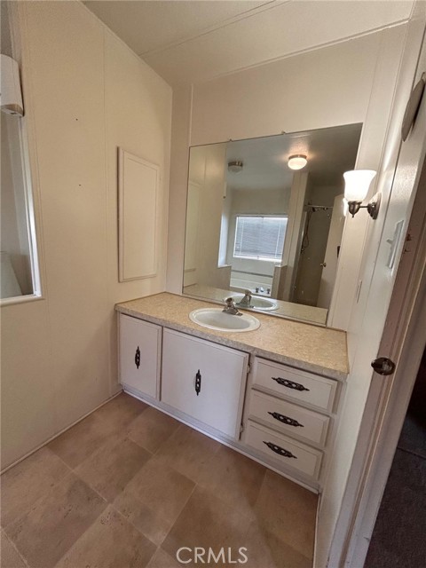 31816 Avenue E, Yucaipa CA: https://media.crmls.org/medias/d5cdeb2f-be8e-4945-9575-5624c7cb1e97.jpg