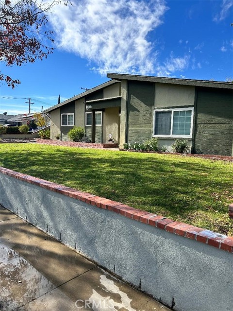 Detail Gallery Image 2 of 24 For 27837 Bakerton Ave, Canyon Country,  CA 91351 - 4 Beds | 2 Baths