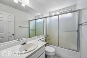 https://media.crmls.org/medias/d5cf864a-b11e-43ff-a245-b7ef0cd9b75b.jpg?preset=X-Large