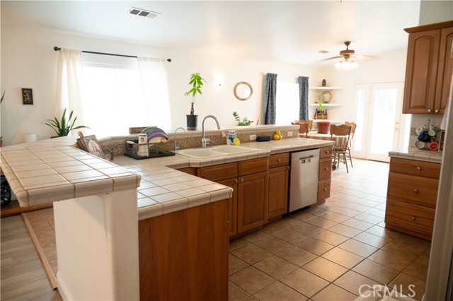 Detail Gallery Image 4 of 13 For 3720 W Bullard Ave, Fresno,  CA 93711 - 3 Beds | 2 Baths