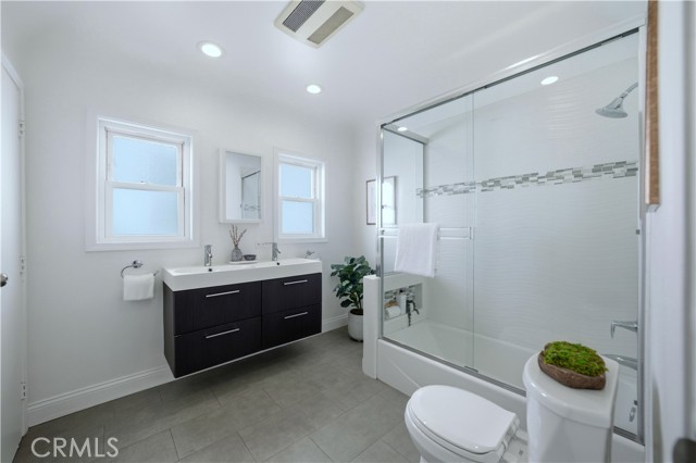 Detail Gallery Image 31 of 46 For 108 Roycroft Ave, Long Beach,  CA 90803 - 4 Beds | 3/1 Baths