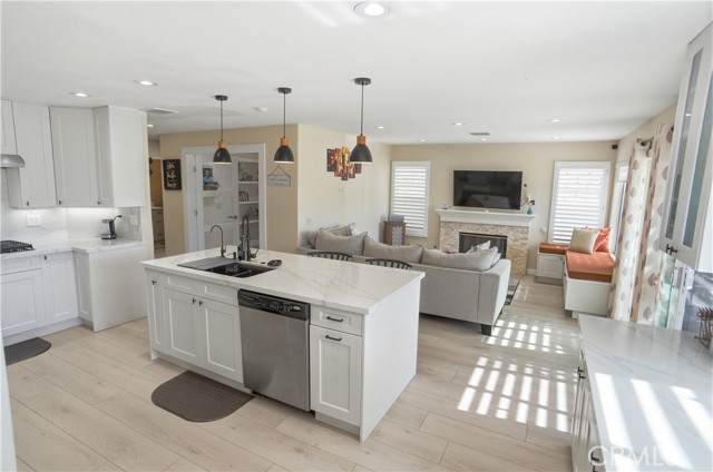 Detail Gallery Image 8 of 30 For 25550 Longfellow Place, Stevenson Ranch,  CA 91381 - 4 Beds | 3 Baths