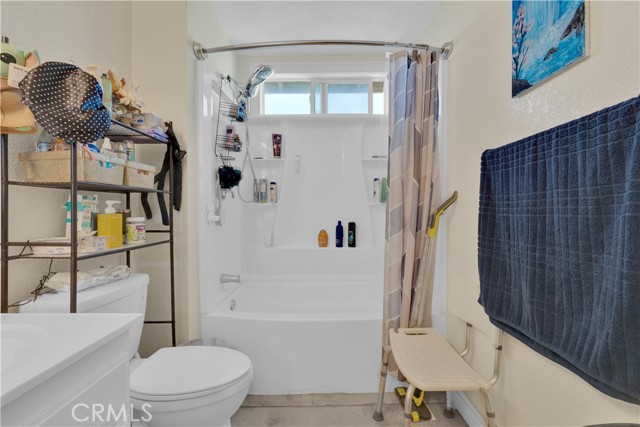 Detail Gallery Image 6 of 9 For 15248 Lynch Ct, Adelanto,  CA 92301 - 5 Beds | 2 Baths