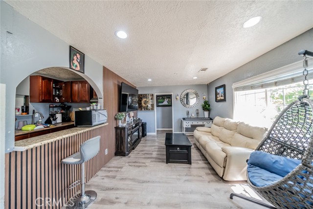 Detail Gallery Image 6 of 24 For 14828 Ivy, Fontana,  CA 92335 - 4 Beds | 2 Baths