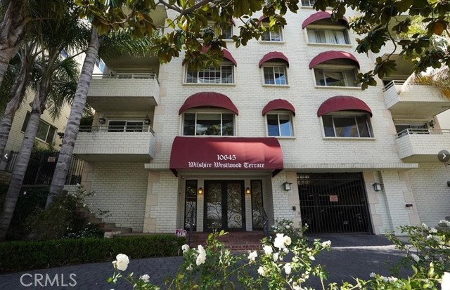 Detail Gallery Image 1 of 27 For 10645 Wilshire Bld #201,  Los Angeles,  CA 90024 - 2 Beds | 2 Baths