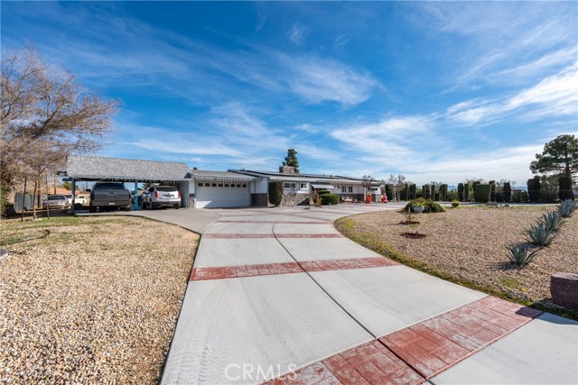 Detail Gallery Image 4 of 48 For 16464 Desert Knoll Dr, Victorville,  CA 92395 - 3 Beds | 3 Baths