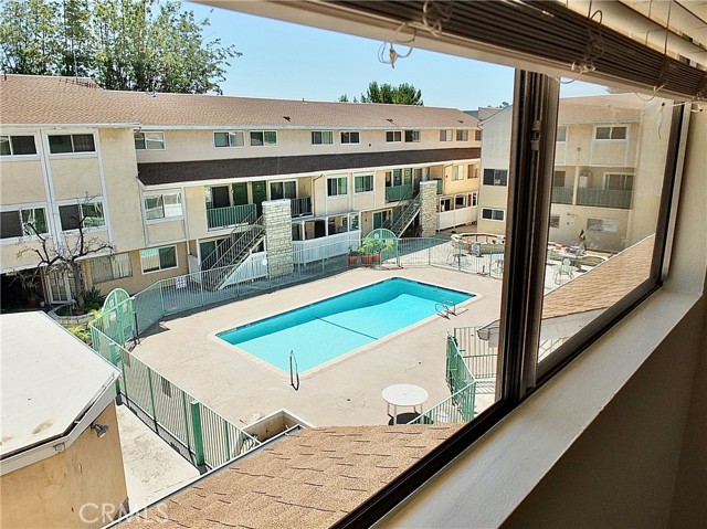 121 Sinclair Avenue, Glendale CA: https://media.crmls.org/medias/d5d3d1a2-3908-43a4-85a3-23d1e058246a.jpg