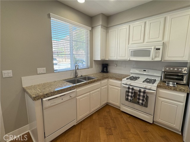 896 Poppyseed Way, Hemet CA: https://media.crmls.org/medias/d5d3f044-6a7d-43e3-822e-a9facad8a594.jpg