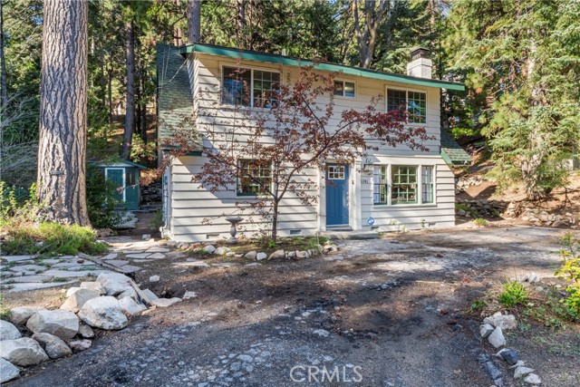 Detail Gallery Image 2 of 36 For 31741 Wagon Wheel Dr, Running Springs,  CA 92382 - 3 Beds | 2 Baths