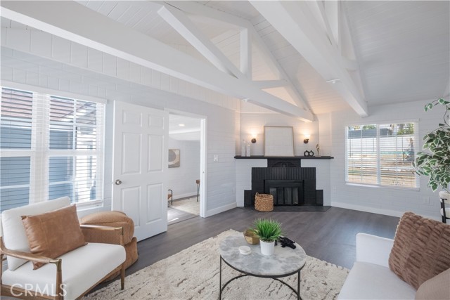 17196 Barbee St., Fontana CA: https://media.crmls.org/medias/d5d579fc-f18b-48f3-bbb4-212d87dd92fa.jpg