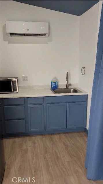 Detail Gallery Image 4 of 4 For 11319 Larch Ave, Inglewood,  CA 90304 - 2 Beds | 1 Baths