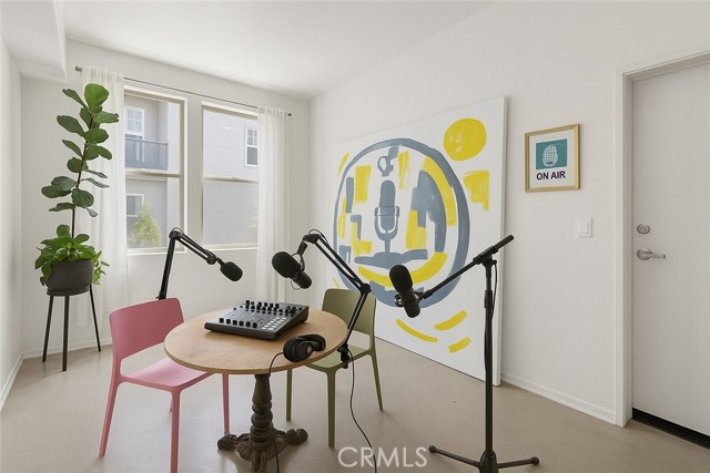 253 N Bush Street, Santa Ana CA: https://media.crmls.org/medias/d5d6585b-0050-43cd-9540-38d322ca7aca.jpg