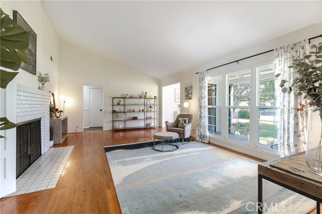 367 W Camino Real Avenue, Arcadia CA: https://media.crmls.org/medias/d5d7470b-1b35-4950-93b6-eb4ebbc447f5.jpg