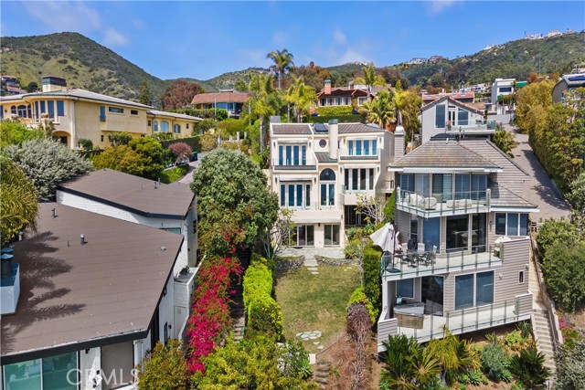 31588 Table Rock Drive, Laguna Beach CA: https://media.crmls.org/medias/d5d76c47-2313-4814-b04e-c876786efe91.jpg