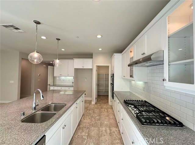 Detail Gallery Image 4 of 21 For 2772 E Raspberry, Ontario,  CA 91762 - 5 Beds | 4 Baths