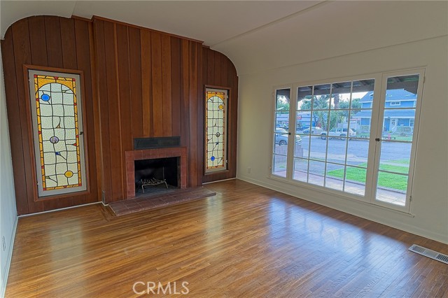 550 N 1st Avenue, Upland CA: https://media.crmls.org/medias/d5d83a96-ce8e-4561-a6a9-7137f6177330.jpg