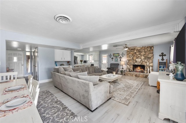 2105 Jason St, Bakersfield CA: https://media.crmls.org/medias/d5d9d5e7-77b3-4cb7-9c26-caf914d04c6b.jpg