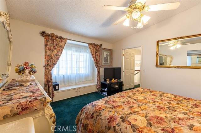 11465 Fox Hollow Lane, Pacoima CA: https://media.crmls.org/medias/d5da5404-72c4-4772-8c91-c8b2dd61ecfb.jpg