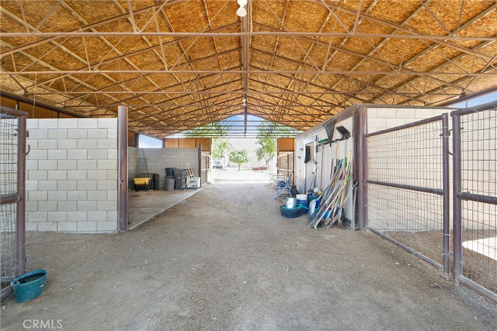 https://media.crmls.org/medias/d5da77e8-66fa-4898-94d7-12a77255db54.jpg?preset=X-Large