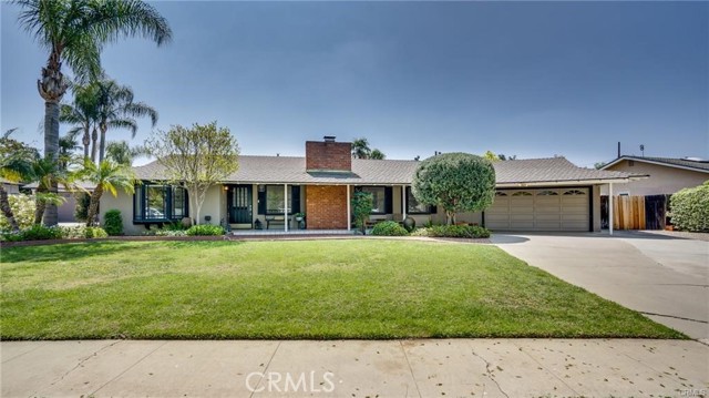 17922 Romelle Avenue, North Tustin CA: https://media.crmls.org/medias/d5da7922-1fdd-45c7-bcd7-c0ffcdae473c.jpg