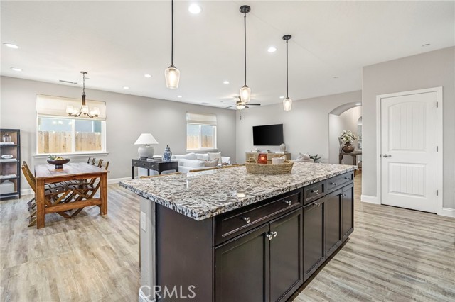 1206 Bristlecone Drive, Madera CA: https://media.crmls.org/medias/d5daf9c9-edb1-4a39-8b53-8d419b6c47f9.jpg