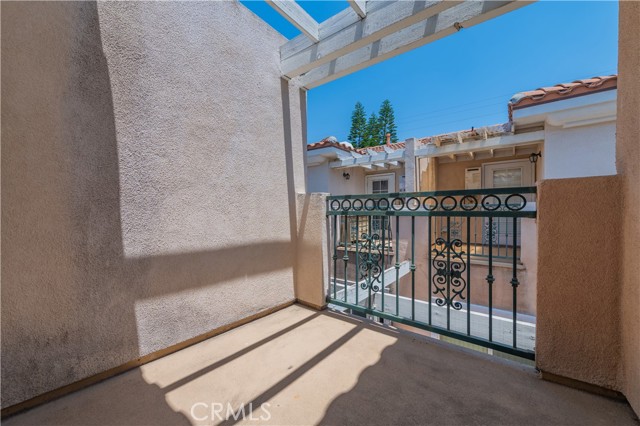 Detail Gallery Image 12 of 24 For 638 N Atlantic Bld #B,  Alhambra,  CA 91801 - 2 Beds | 2/1 Baths