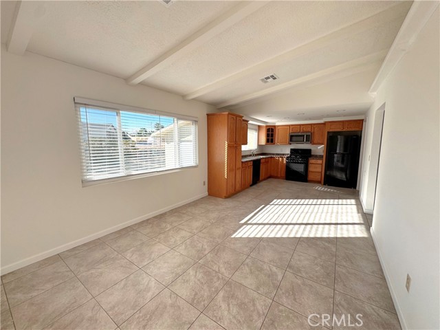 Detail Gallery Image 3 of 22 For 27474 Travertine, Barstow,  CA 92311 - 3 Beds | 2/1 Baths