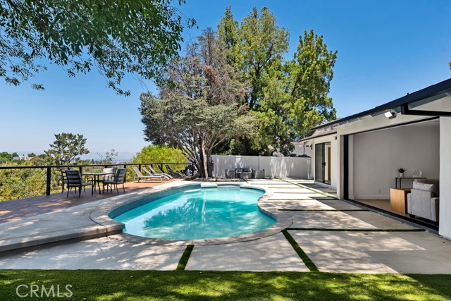 17072 Oak View Drive, Encino CA: https://media.crmls.org/medias/d5dc2f29-c38a-49f7-8edc-9514bf2487ec.jpg