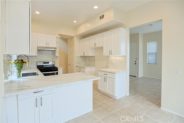 Detail Gallery Image 8 of 23 For 2062 W Blue Violet Ct, Anaheim,  CA 92801 - 3 Beds | 2/1 Baths