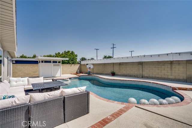 19202 Hickory Lane, Huntington Beach CA: https://media.crmls.org/medias/d5de0555-c111-4f6c-97a0-a4f6893315f8.jpg