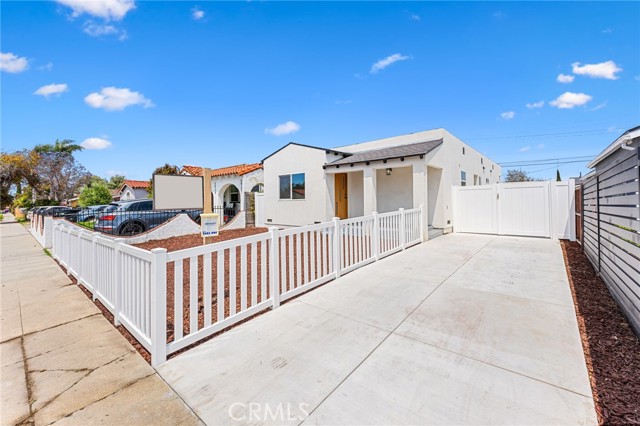 Detail Gallery Image 1 of 30 For 5934 8th Ave, Los Angeles,  CA 90043 - 3 Beds | 2/1 Baths