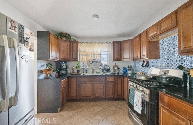 Detail Gallery Image 7 of 21 For 1260 T St, Merced,  CA 95341 - 2 Beds | 1 Baths