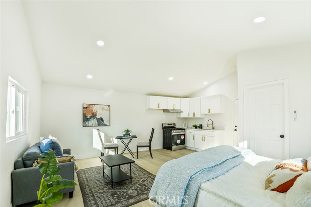 116 W Orange Street, San Bernardino CA: https://media.crmls.org/medias/d5df51ea-fdb3-4fd1-bb74-645725221b16.jpg