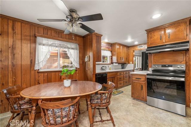 Detail Gallery Image 18 of 55 For 6107 Faculty, Lakewood,  CA 90712 - 5 Beds | 3/1 Baths