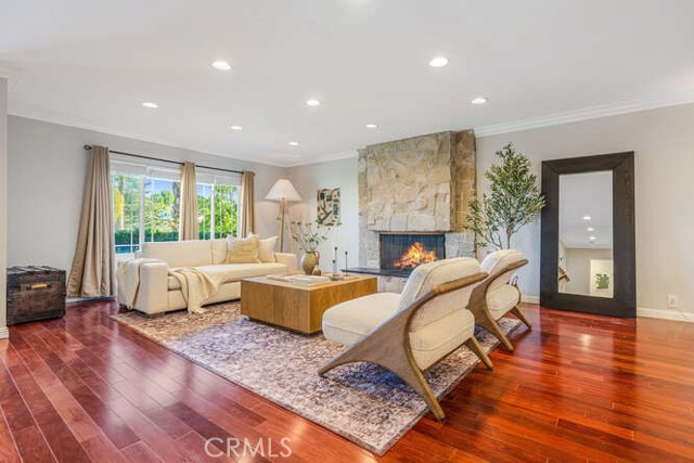 Detail Gallery Image 6 of 30 For 3325 Alginet, Encino,  CA 91436 - 6 Beds | 4/1 Baths