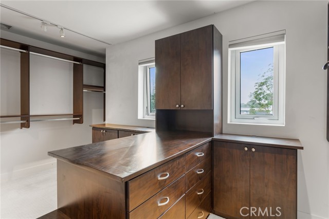 Detail Gallery Image 12 of 27 For 1518 Anita Ln, Newport Beach,  CA 92660 - 6 Beds | 4/1 Baths