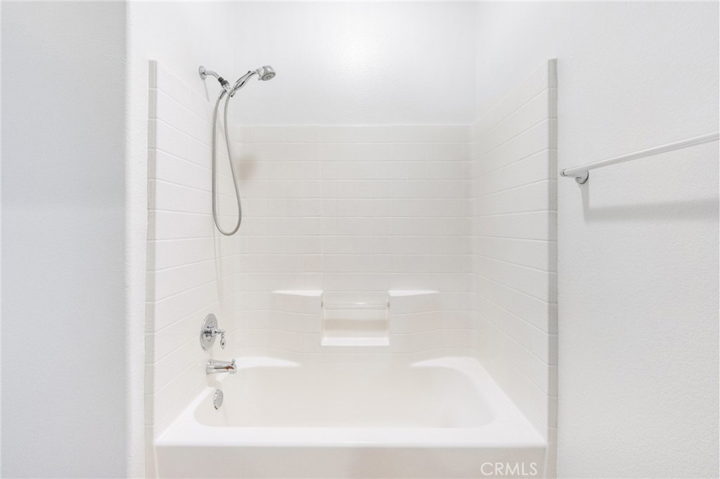 https://media.crmls.org/medias/d5dff5b7-6766-4140-96cc-d6661b9de7b8.jpg?preset=X-Large