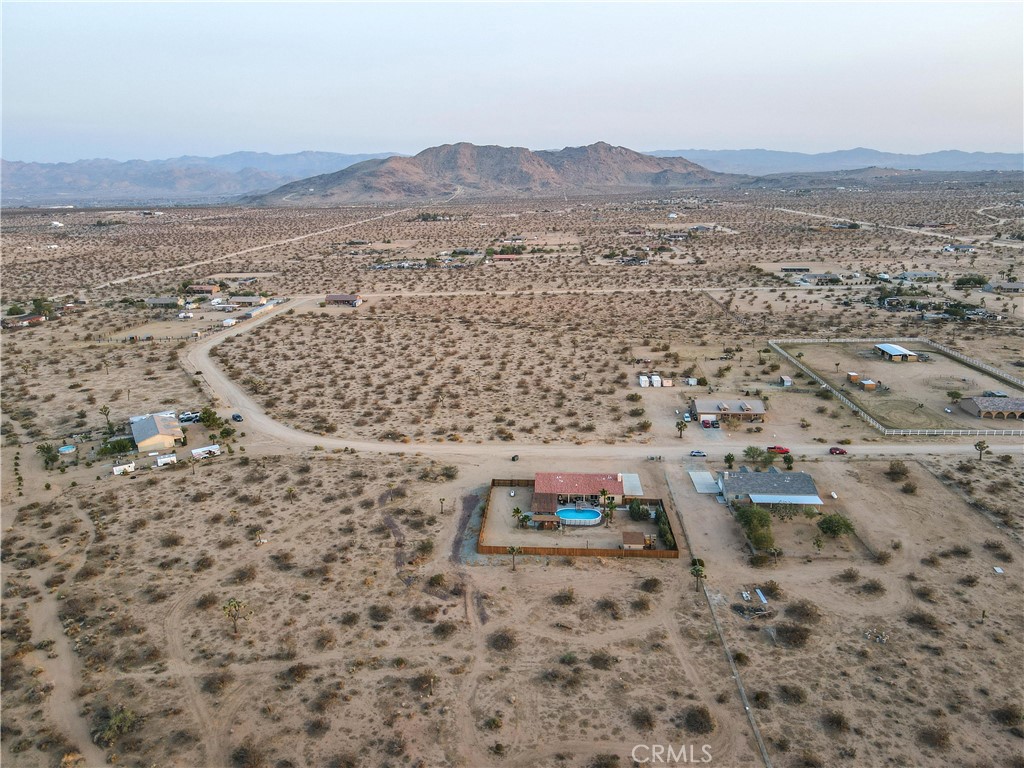 https://media.crmls.org/medias/d5e065c3-8ef5-4f12-85d7-6d0e8a70688c.jpg?preset=X-Large
