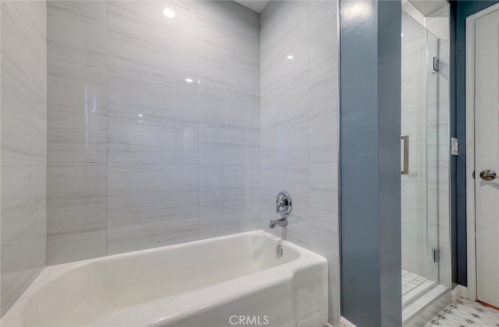 https://media.crmls.org/medias/d5e0d2c6-c601-4e83-89d6-6228f84ab76e.jpg?preset=X-Large