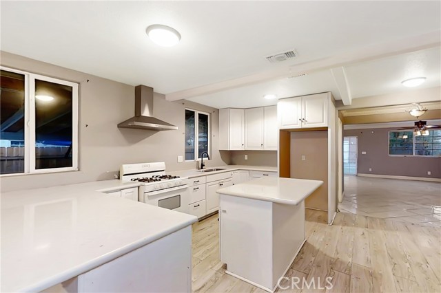 Detail Gallery Image 5 of 26 For 664 W 14th St, San Bernardino,  CA 92405 - 3 Beds | 3 Baths