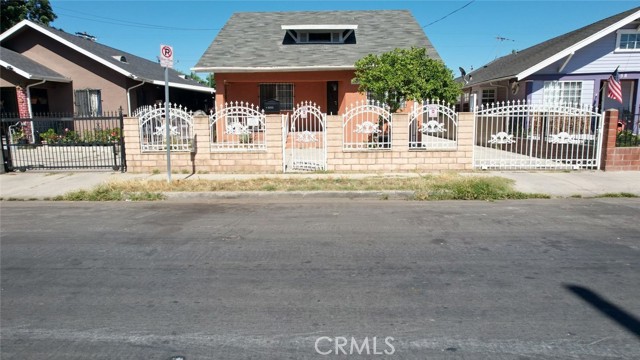 5854 Woodlawn Avenue, Los Angeles CA: https://media.crmls.org/medias/d5e26bd3-0948-4559-aa0c-73c8346f3014.jpg