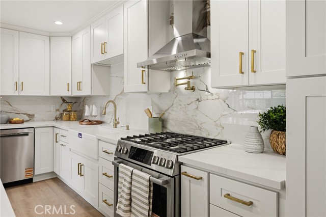 Detail Gallery Image 10 of 51 For 6539 Noble Avenue, Van Nuys,  CA 91411 - 4 Beds | 4 Baths