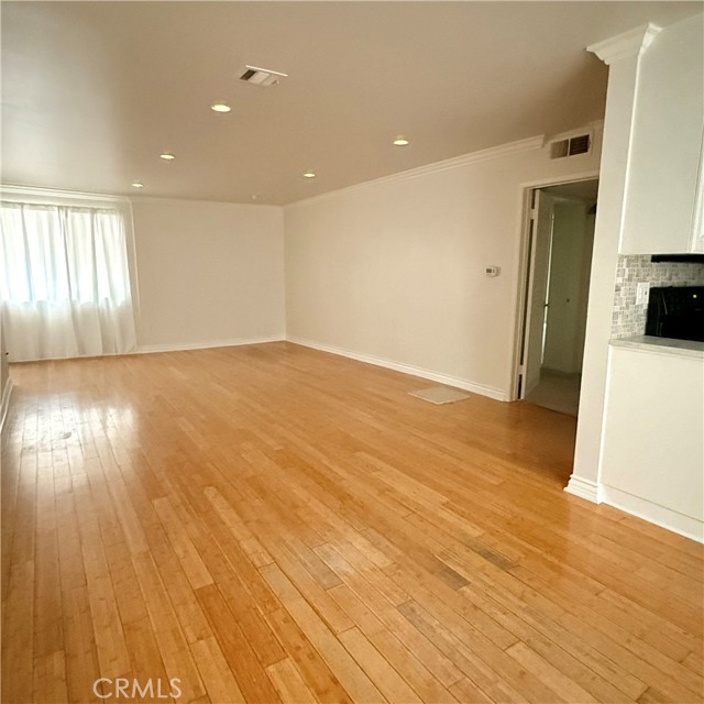 Detail Gallery Image 4 of 14 For 12801 Moorpark #106,  Studio City,  CA 91604 - 2 Beds | 2 Baths