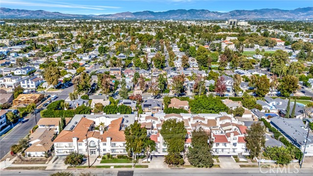 Detail Gallery Image 2 of 52 For 14727 Magnolia Bld #126,  Sherman Oaks,  CA 91403 - 2 Beds | 2/1 Baths