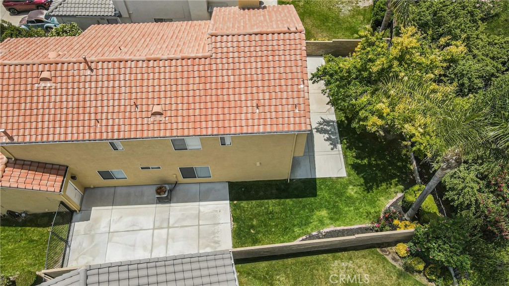 https://media.crmls.org/medias/d5e4146c-680f-4cb2-9ddf-1d0502980d5d.jpg?preset=X-Large