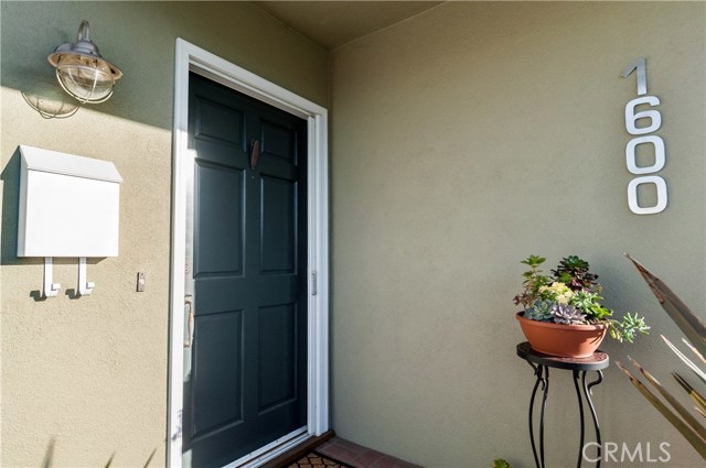 1600 18th Street, Manhattan Beach, California 90266, 3 Bedrooms Bedrooms, ,1 BathroomBathrooms,Residential,Sold,18th,SB17033408
