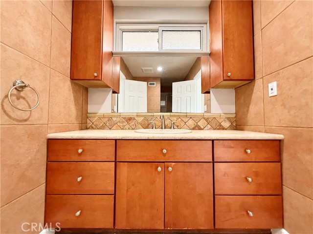 Detail Gallery Image 42 of 73 For 24204 Calvert, Woodland Hills,  CA 91367 - 6 Beds | 3 Baths