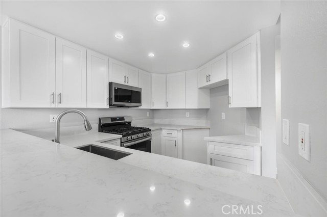 645 Chestnut Avenue, Long Beach CA: https://media.crmls.org/medias/d5e6cb7a-85e9-46ff-8d17-afc877be6757.jpg